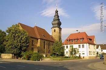 Kirche und Rathaus (Zapfendorf, Obermain.Jura)