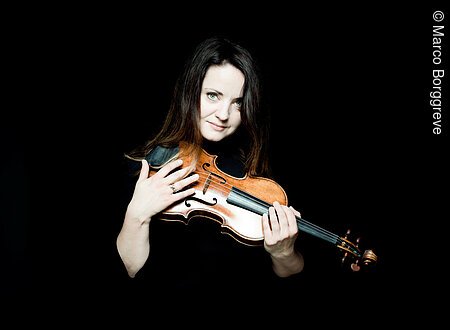 Portrait einer Frau mit Violine