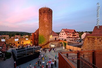 TDG - Eppelein Festspiele, Burgthann, Burg Burgthann, , 21.07.2017; [© Thomas Geiger / TANDEM, P e g n i t z s t r. 30, D-91217 H e r s b r u c k , Tel.: +49-9151-824959 +  +49-171-3259880 - V e r o e f f e n t li c h u n g   n u r   mi t   H o n o r a r   n a c h   M F M ,   B e l e g   u n d   N a m e n s n e n n u n g !   C o p y r i g h t  n u r   f u e r   J o u r n a l i s t i s c h e  Z w e c k e, K e i n e  P e r s o e n l i c h k e i t s r e c h t e  v o r h a n d e n !  F r e i g a b e   f u e r   J o u r n a l i s t i s c h e  V e r o e f f e n t l . e r t e i l t !