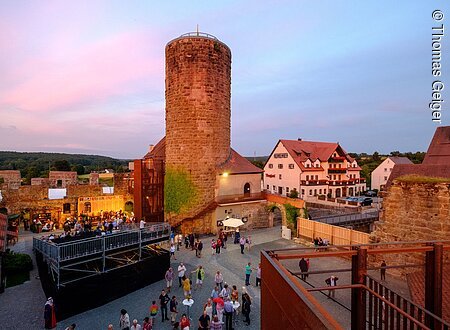 Eppelein Festspiele, Burgthann TDG - Eppelein Festspiele, Burgthann, Burg Burgthann, , 21.07.2017; [© Thomas Geiger / TANDEM, P e g n i t z s t r. 30, D-91217 H e r s b r u c k , Tel.: +49-9151-824959 + +49-171-3259880 - V e r o e f f e n t li c h u n g n u r mi t H o n o r a r n a c h M F M , B e l e g u n d N a m e n s n e n n u n g ! C o p y r i g h t n u r f u e r J o u r n a l i s t i s c h e Z w e c k e, K e i n e P e r s o e n l i c h k e i t s r e c h t e v o r h a n d e n ! F r e i g a b e f u e r J o u r n a l i s t i s c h e V e r o e f f e n t l . e r t e i l t !