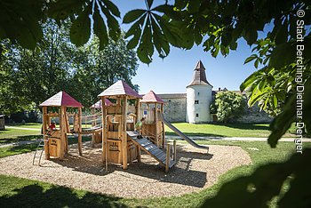 Wassererlebnis Spielplatz (Berching, Naturpark Altmühltal) Spielplatz an der Stadtmauer