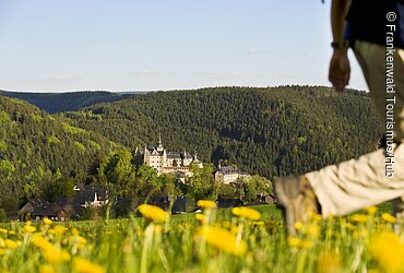 Wandern oberhalb der Burg Lauenstein